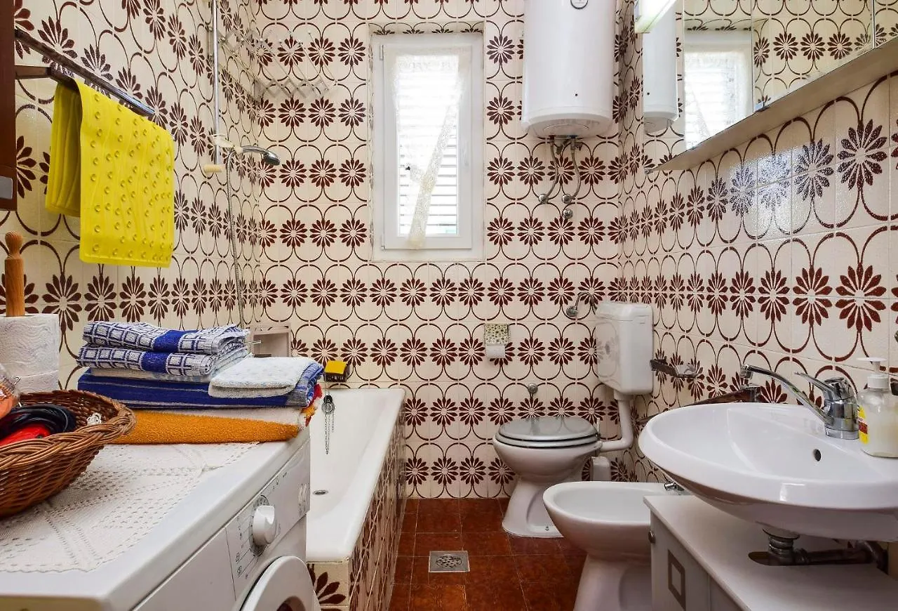 Holiday House Mira Starigrad Paklenica 0*,