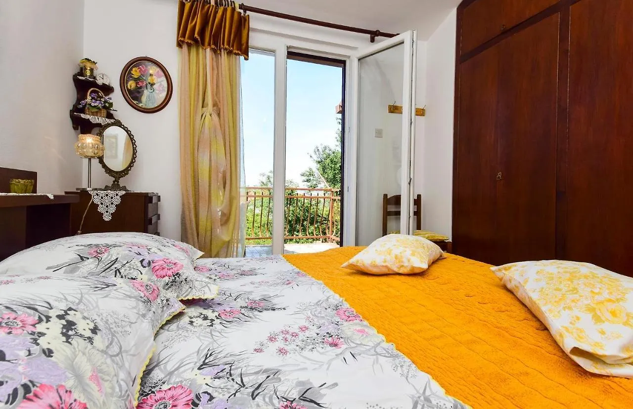 Holiday House Mira Starigrad Paklenica